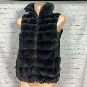Dylan Faux Fur Ultra Soft vest XS made to look like mink